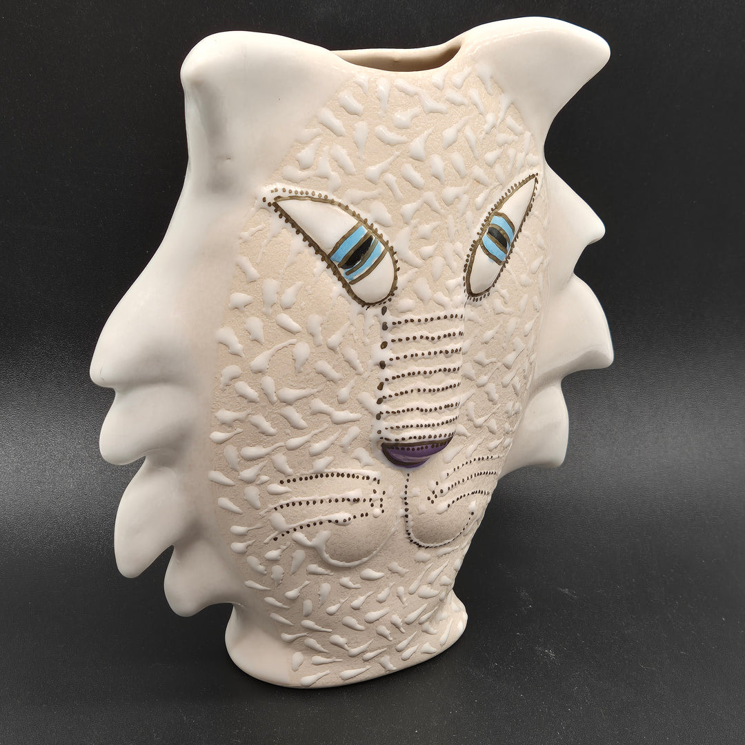 Unik ansiktsformad keramikvas av Karin