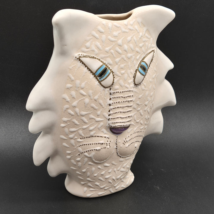 Unik ansiktsformad keramikvas av Karin