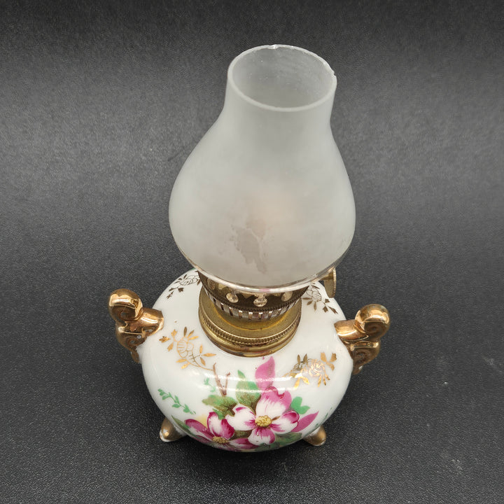 Retro oljelampa med blommig design i porslin