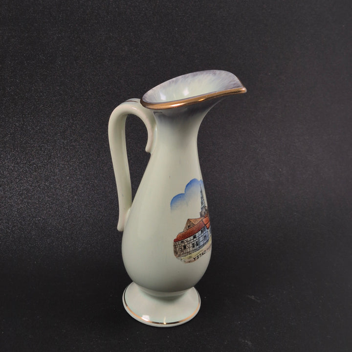 Klassisk Ystad-målad keramisk vas med guldtrim