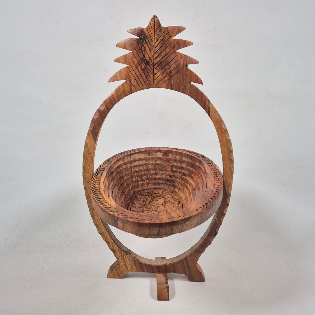 Retro trähängare med urskuren design