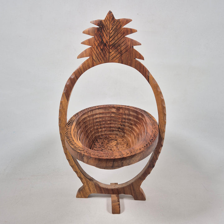 Retro trähängare med urskuren design