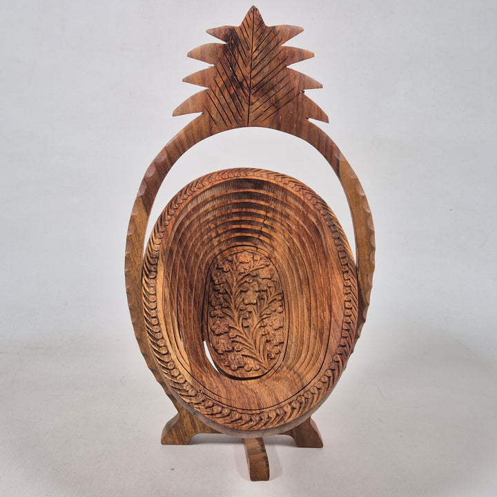 Retro trähängare med urskuren design