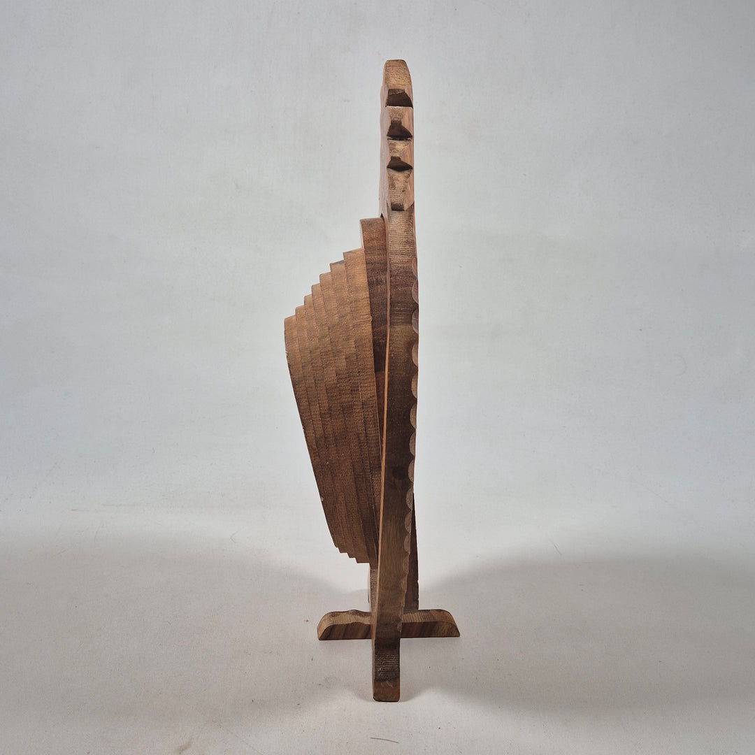 Retro trähängare med urskuren design