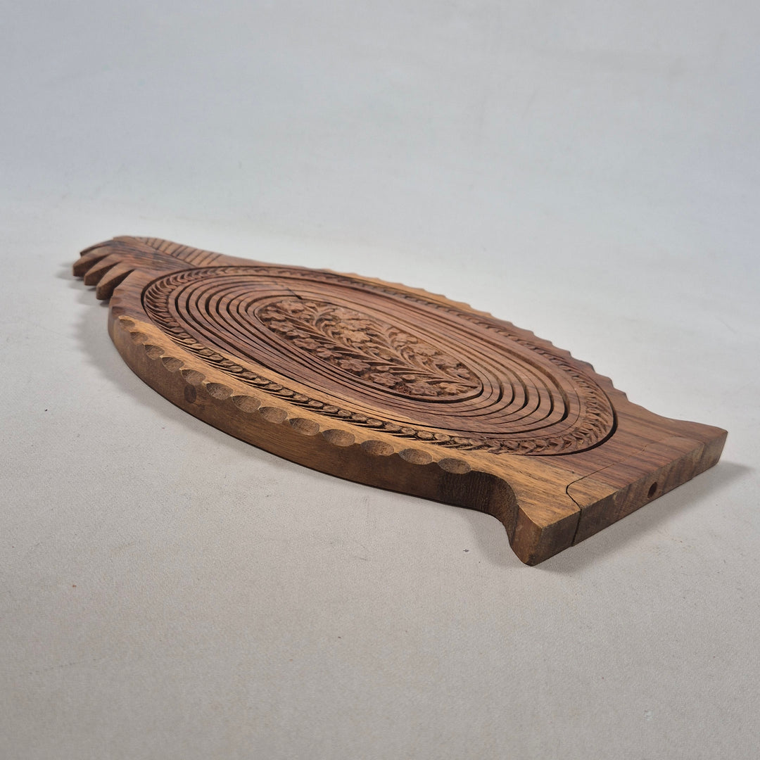 Retro trähängare med urskuren design