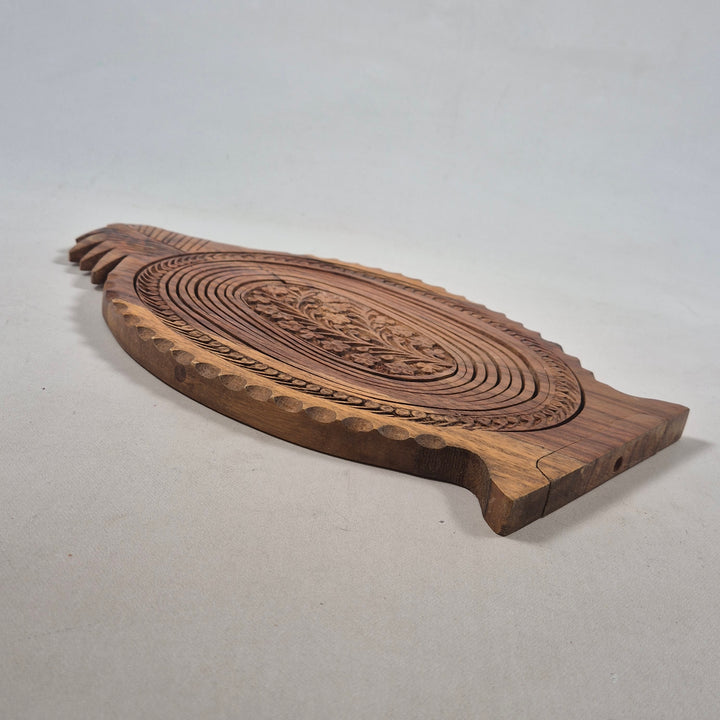 Retro trähängare med urskuren design