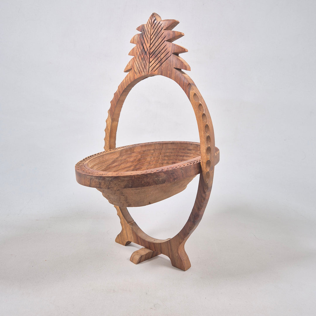 Retro trähängare med urskuren design