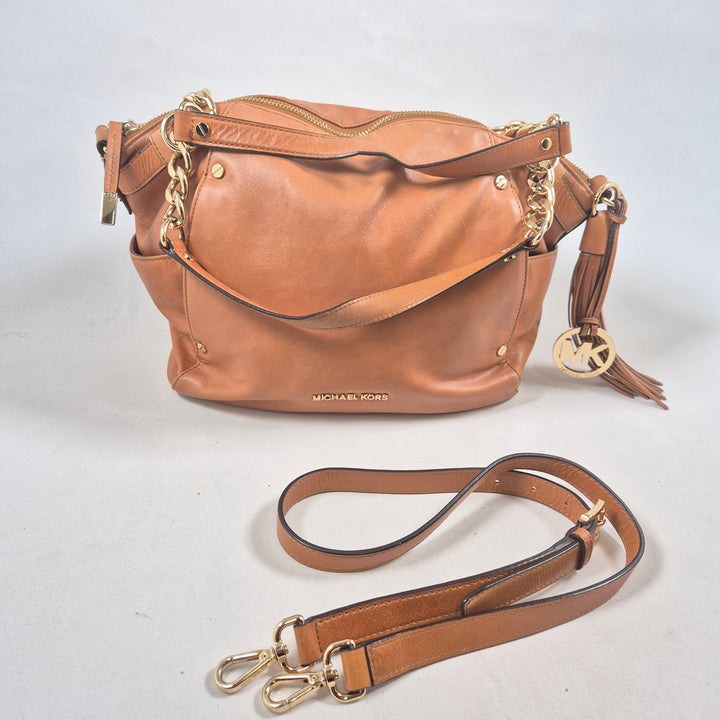 Michael Kors brun läder axelväska elegant