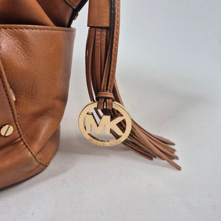 Michael Kors brun läder axelväska elegant