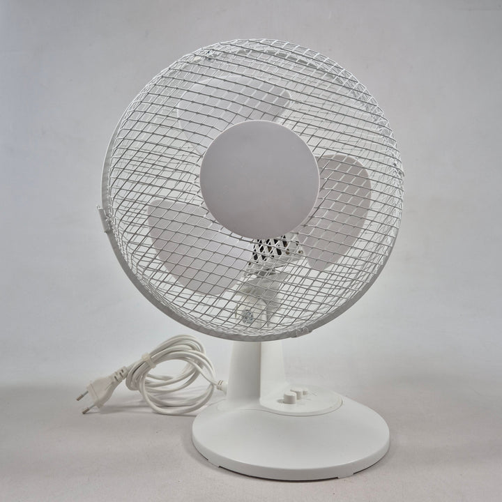 Effektiv Clas Ohlson bordsfläkt i plast och metall