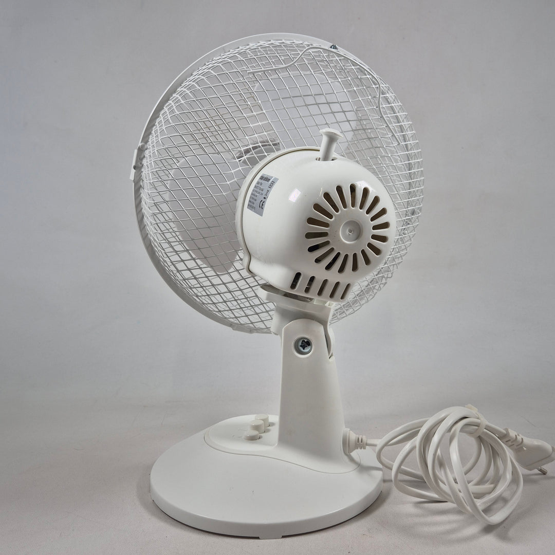 Effektiv Clas Ohlson bordsfläkt i plast och metall