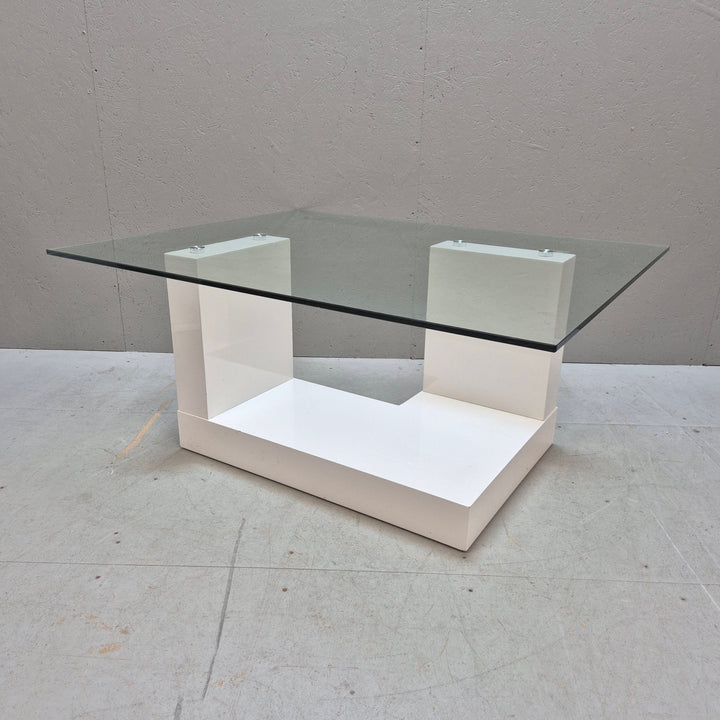 Modernt soffbord i glas och vit MDF
