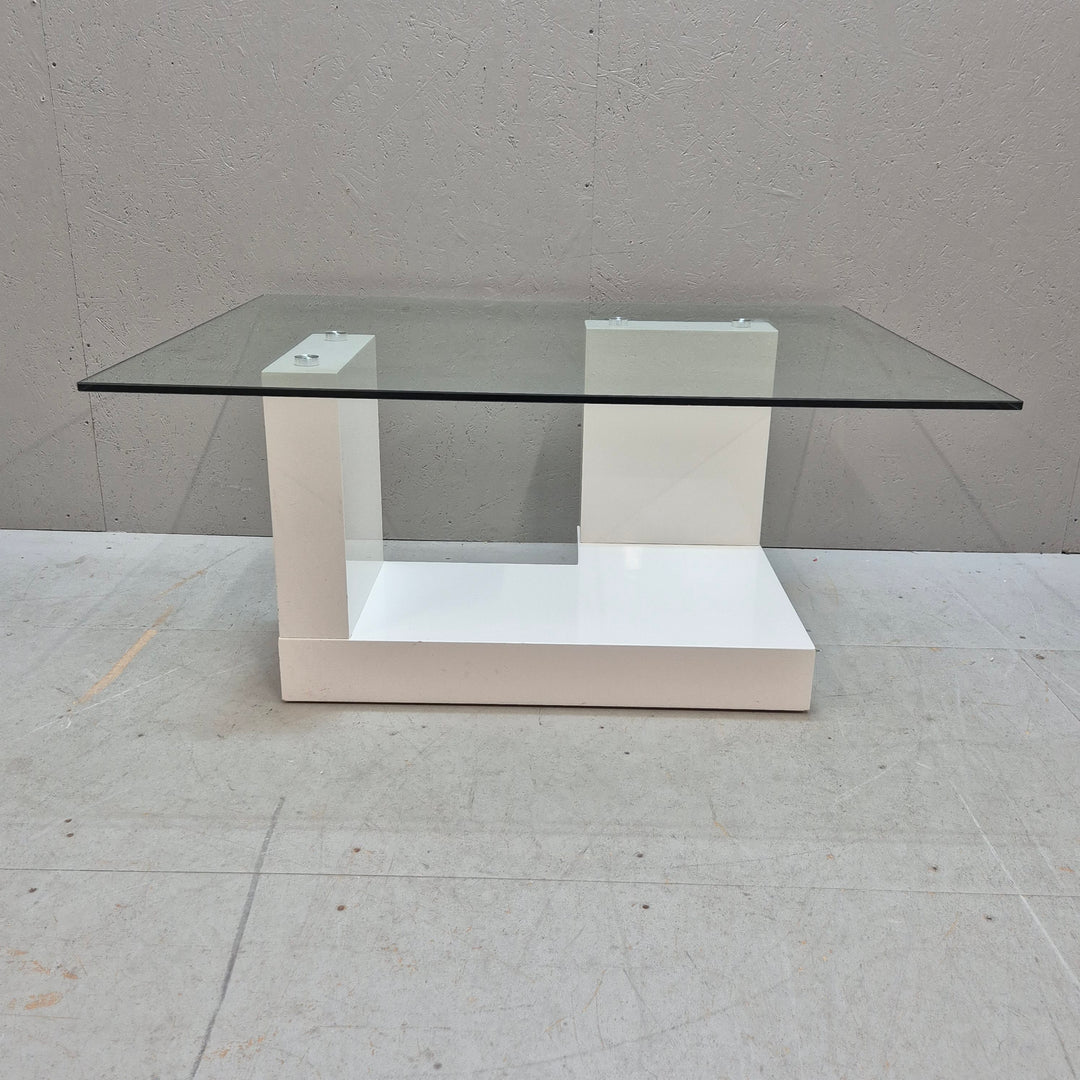 Modernt soffbord i glas och vit MDF