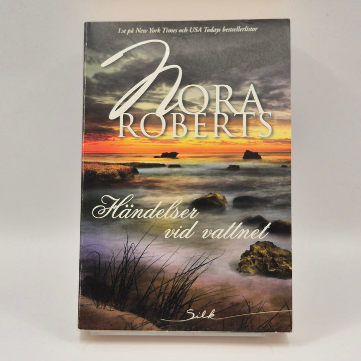 Nora Roberts roman Händelser vid vattnet pocket