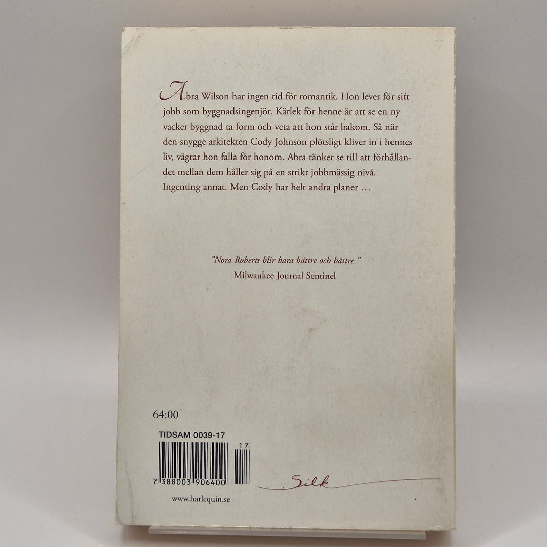 "Nora Roberts romancebok Mer än en blick"