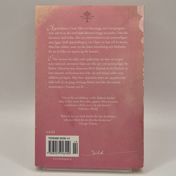 Nora Roberts roman Äppelblom i gott skick
