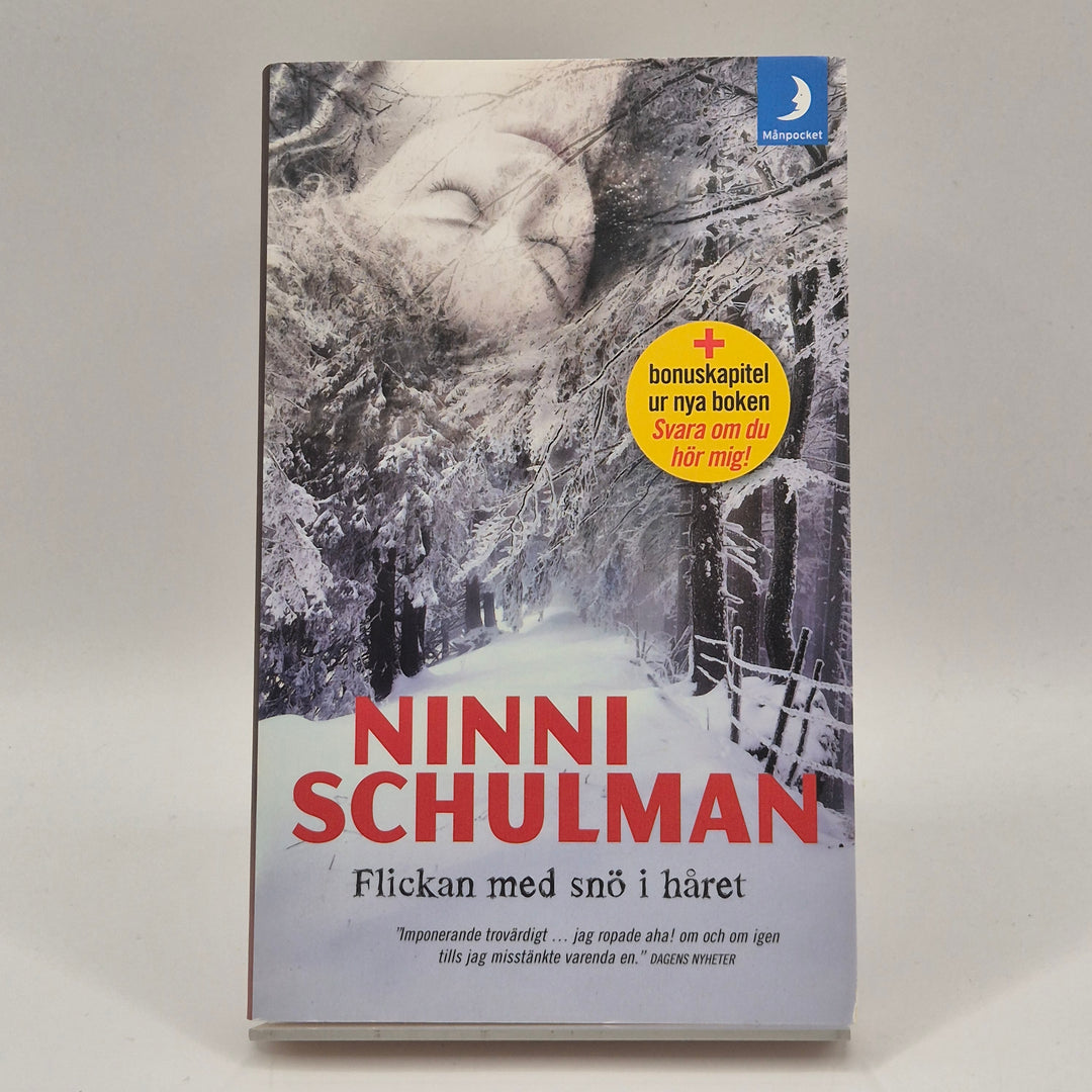 Flickan med snö i håret pocketbok