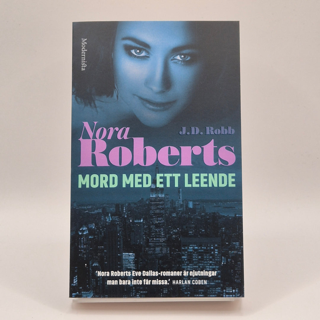Nora Roberts spännande begagnade deckarebok i gott skick