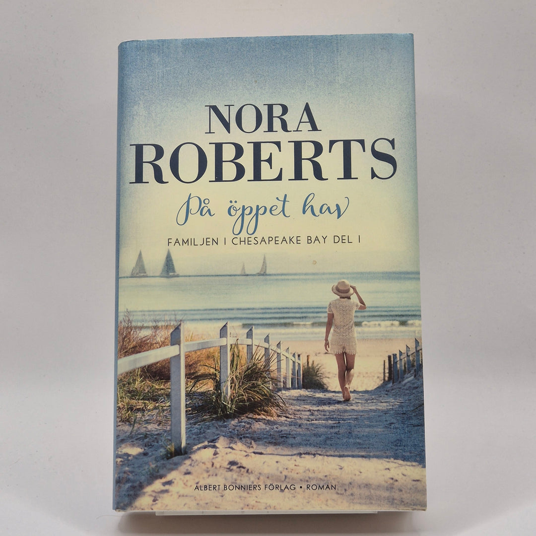 Nora Roberts "På öppet hav" Begagnad Bok