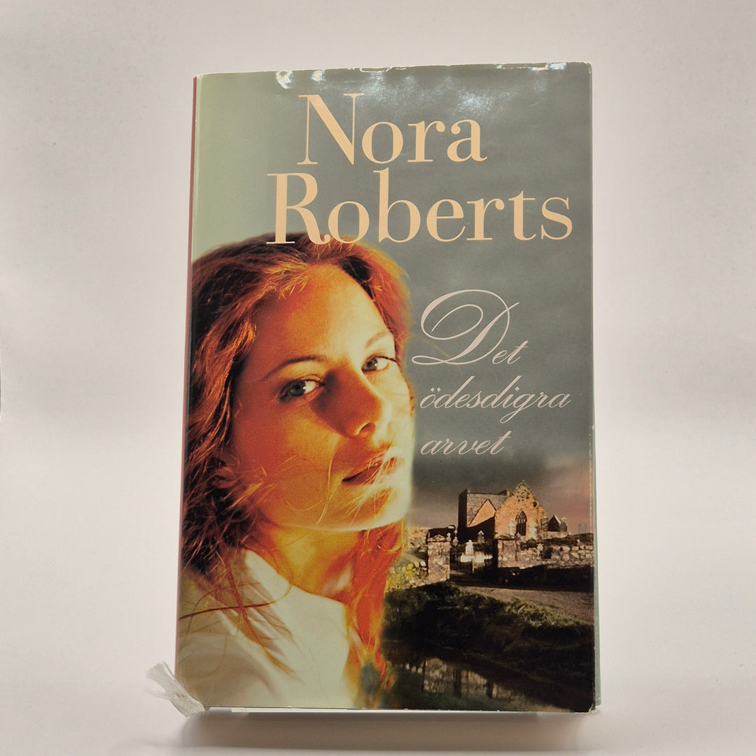 Nora Roberts Det ödesdigra året Begagnad Bok