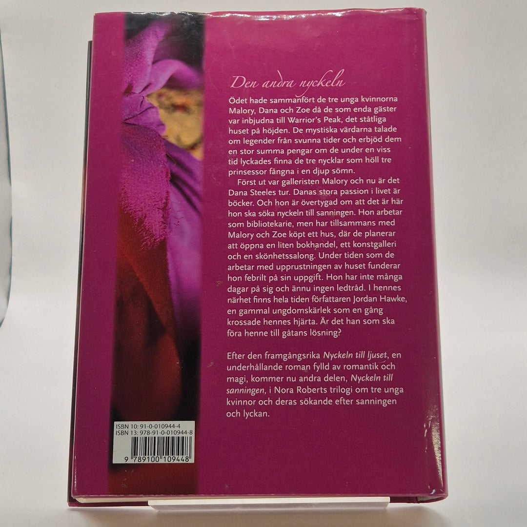 Nora Roberts romantisk thrillerbok i gott skick