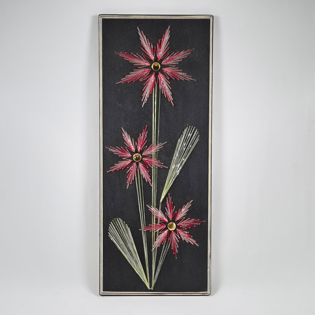 Retro väggpanel i metall med blommor