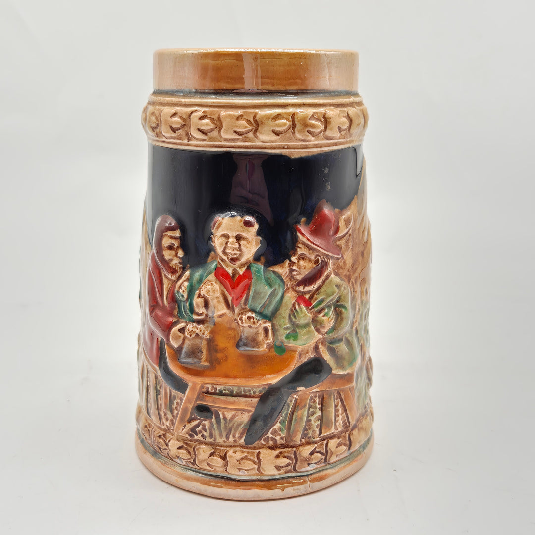 Retro keramiksejdel med traditionella motiv