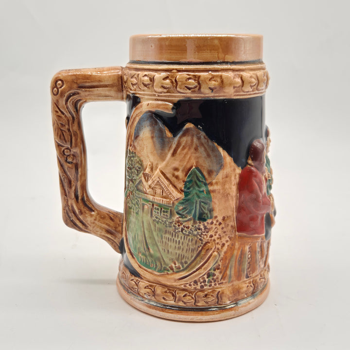 Retro keramiksejdel med traditionella motiv