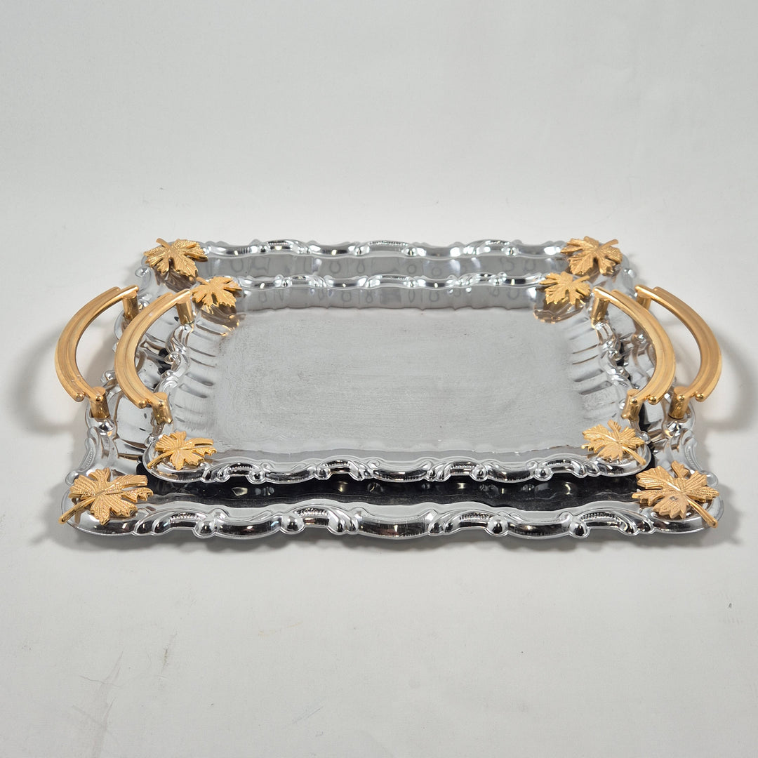 Retro serveringsbricka i metall med gulddetaljer