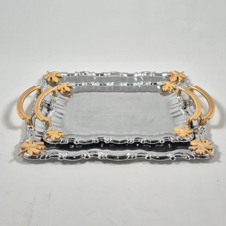 Retro serveringsbricka i metall med gulddetaljer