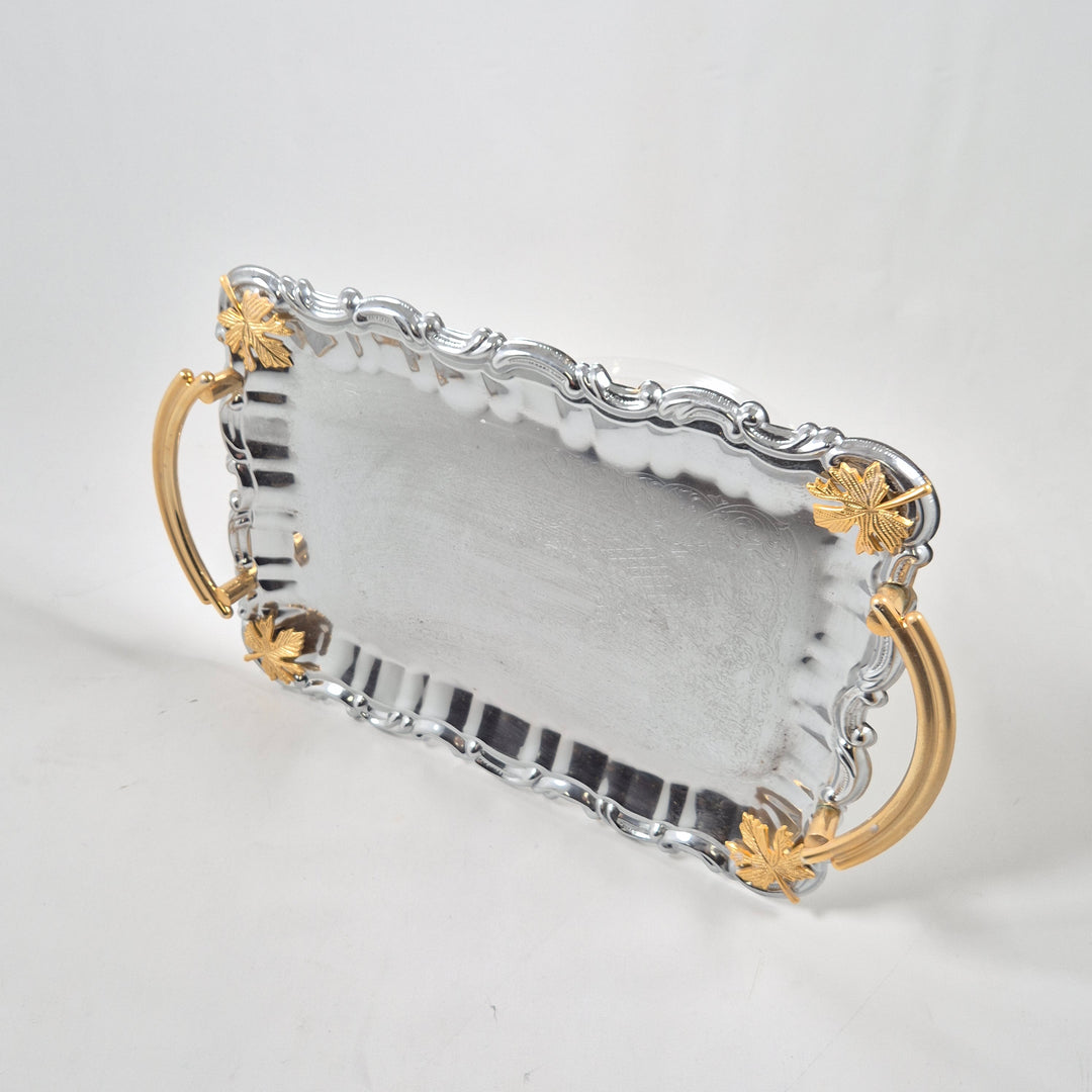 Retro serveringsbricka i metall med gulddetaljer