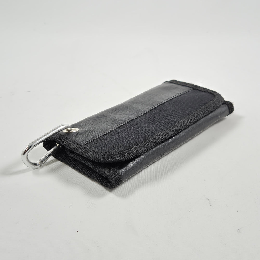 Kompakt och hållbar verktygssats i rostfritt stål