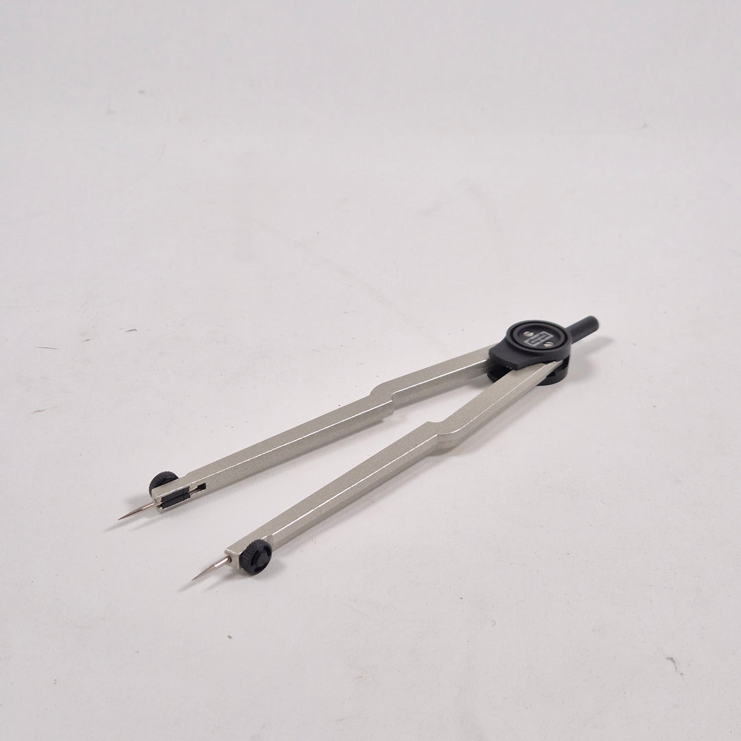 Staedtler cirkelpassare i silvermetall, precisionsdesign