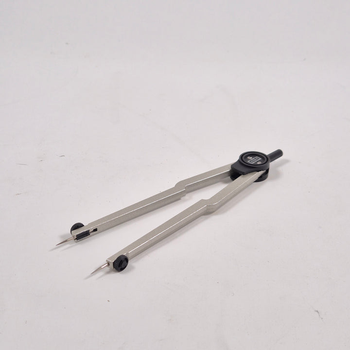 Staedtler cirkelpassare i silvermetall, precisionsdesign