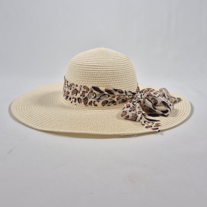 Solhatt med leopardmönstrat band elegant stil