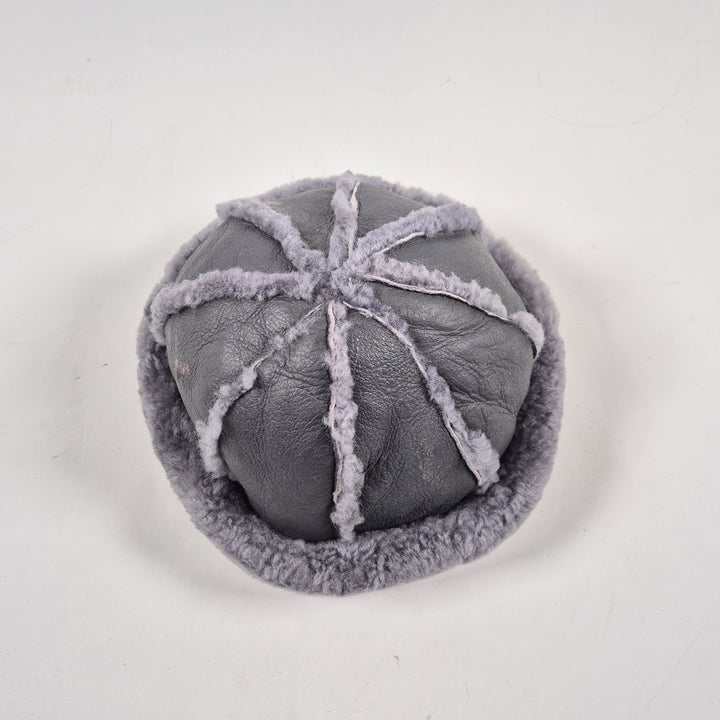 Varm vintermössa i konstläder och mjuk fleece – Herr