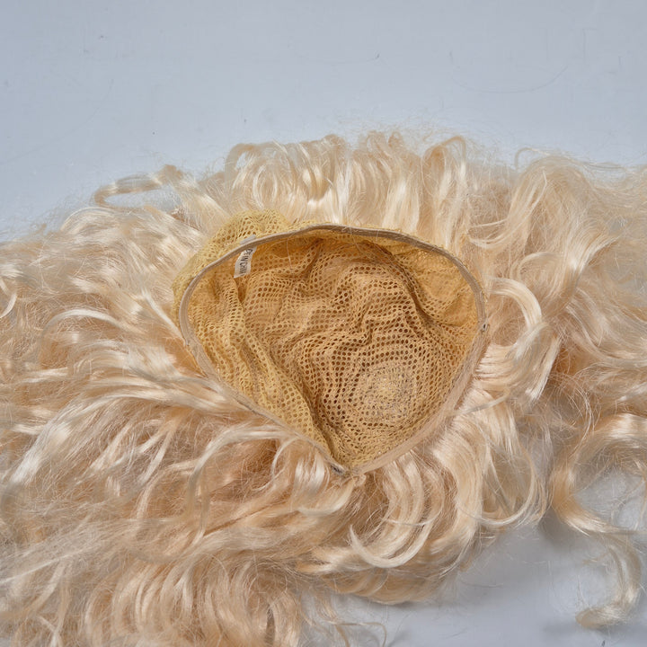 Lång blond syntetperuk i mycket gott skick