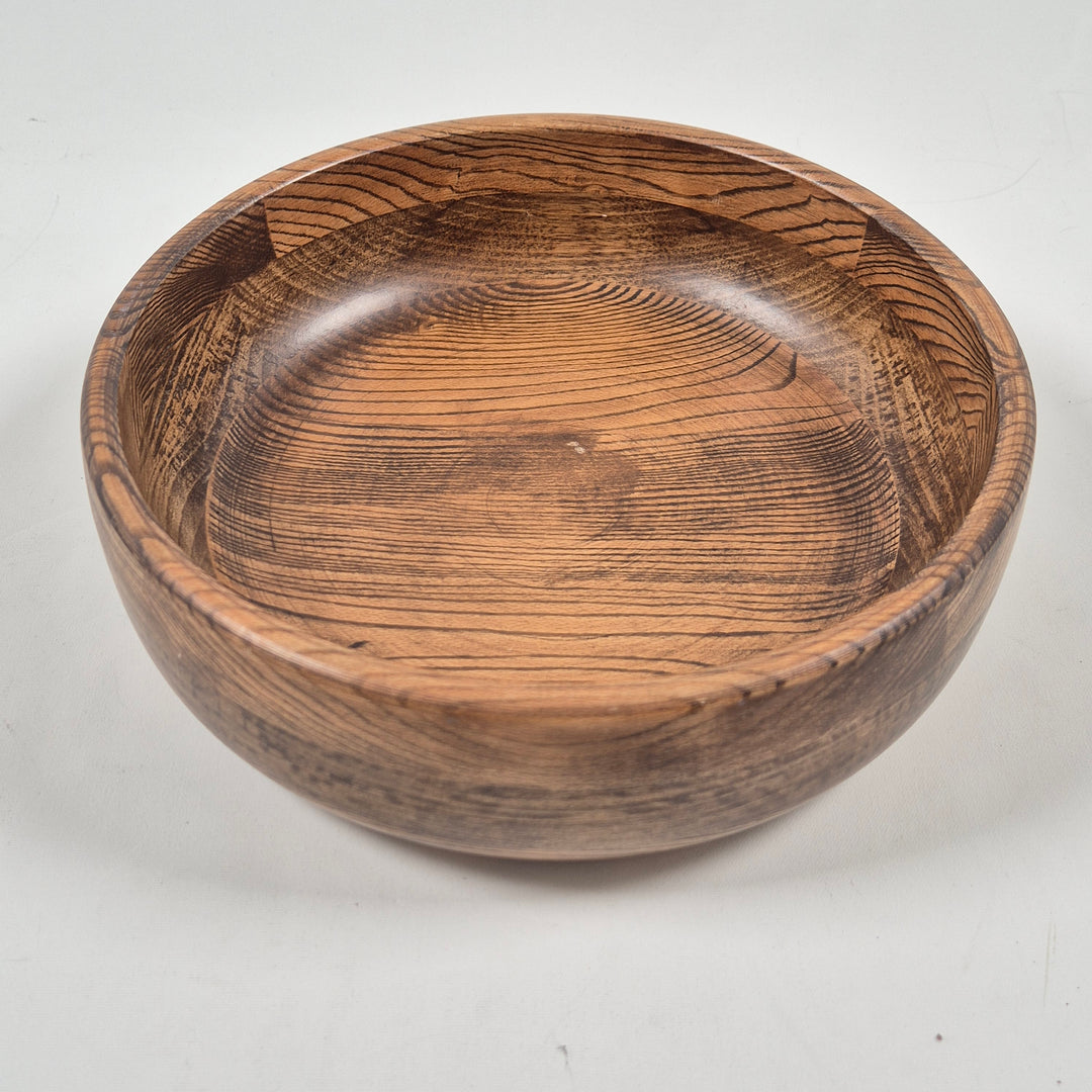 Handgjorda retro träskålar i varierande storlekar