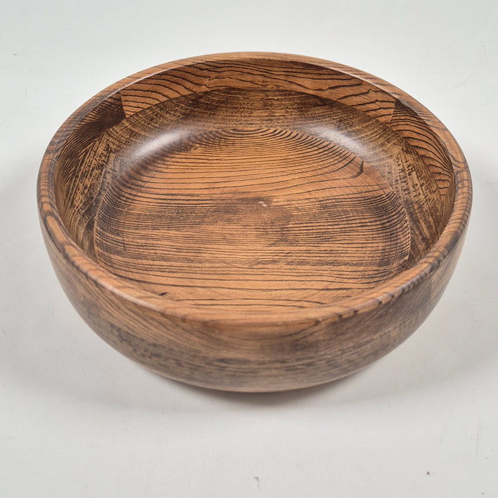 Handgjorda retro träskålar i varierande storlekar