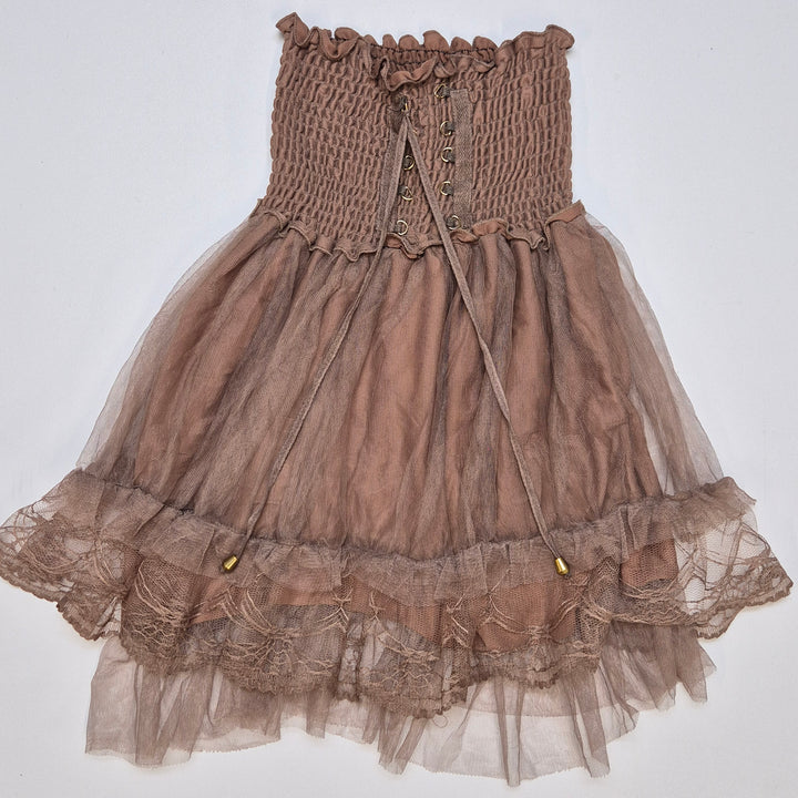 Ny Tyllklänning i Vintage Stil – Brun Volangdesign