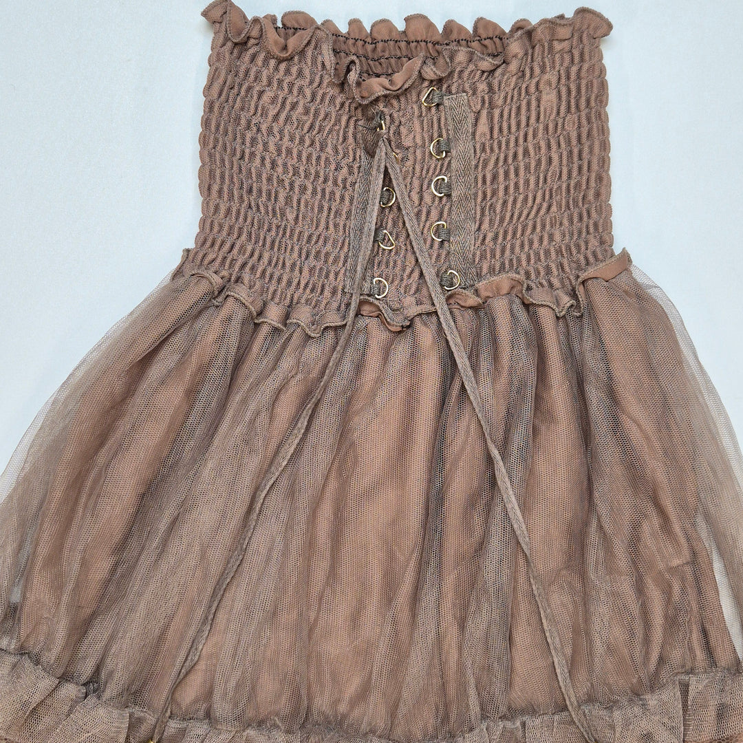 Ny Tyllklänning i Vintage Stil – Brun Volangdesign