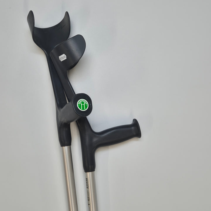 Justerbara aluminiumkryckor med ergonomiska handtag