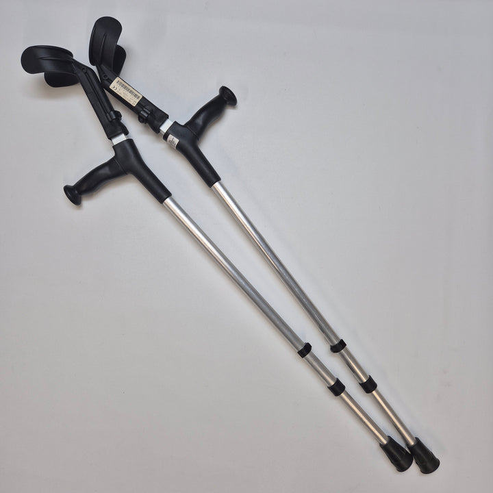 Justerbara lättmetallkryckor i toppskick