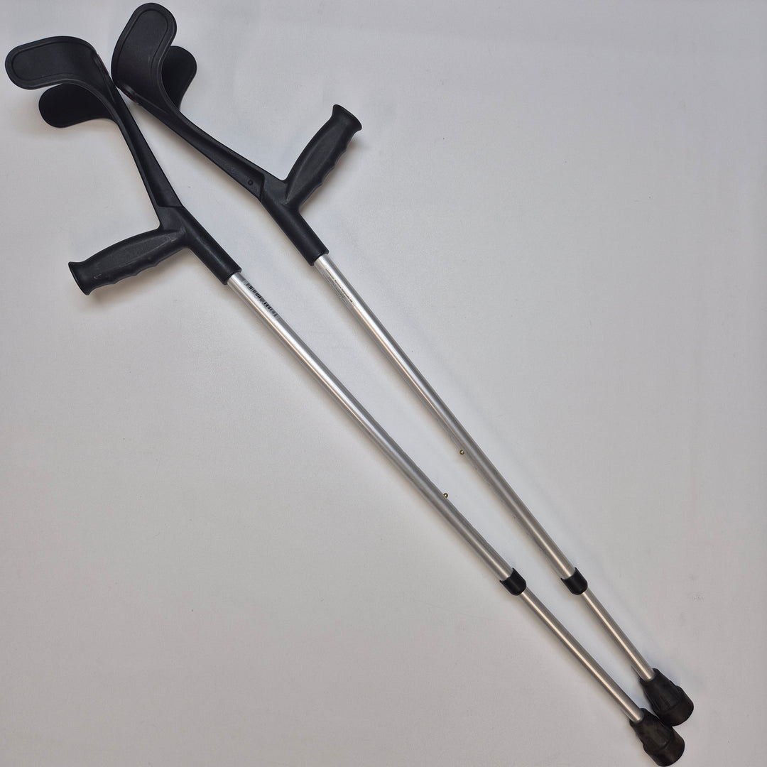 Justerbara aluminiumkryckor med ergonomiska handtag