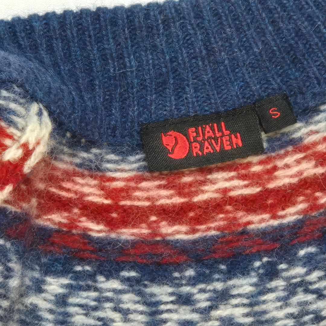 Klassisk Fjällräven tröja i nordiskt mönster