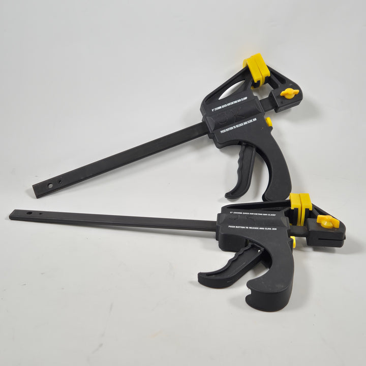 Robust och pålitlig skruvklämma i plast och metall