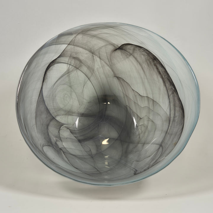 Stor dekorativ glasskål med svartvita mönster – handblåst glas