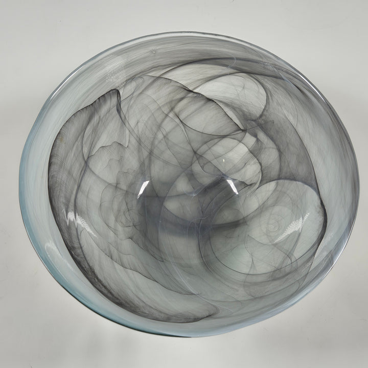 Stor dekorativ glasskål med svartvita mönster – handblåst glas