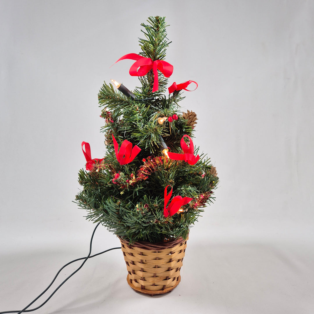 Charmig julgran i kruka med belysning