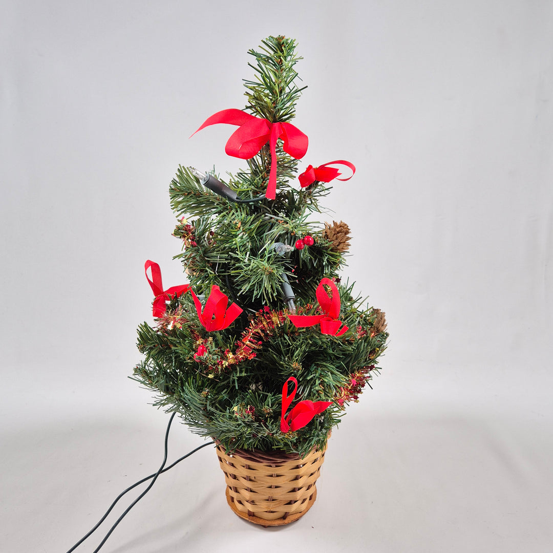 Charmig julgran i kruka med belysning